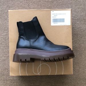 Urban Outfitters Betty Boot in Black